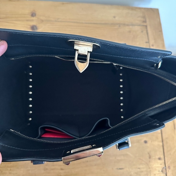 VALENTINO GARAVANI
Vitello Small Rockstud Double Handle Tote Black - Picture 3 of 6